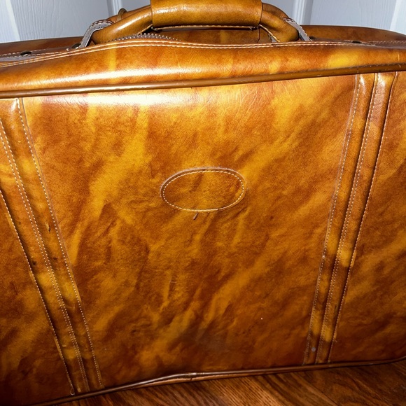 Vintage 60s-70s Brown Leather Carry All Suitcase (can bundle with smaller one) - Picture 6 of 14